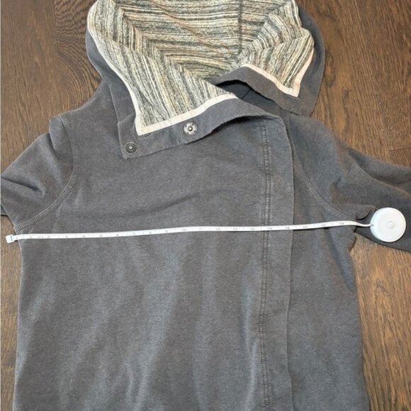 Lululemon Women’s Lightweight Knit Cover-Up Sweater Size 8 - Picture 3 of 4
